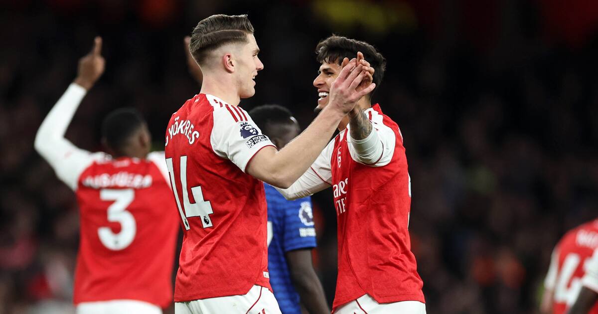 Arsenal achieved an agonizing victory and remains at the top of the Premier League