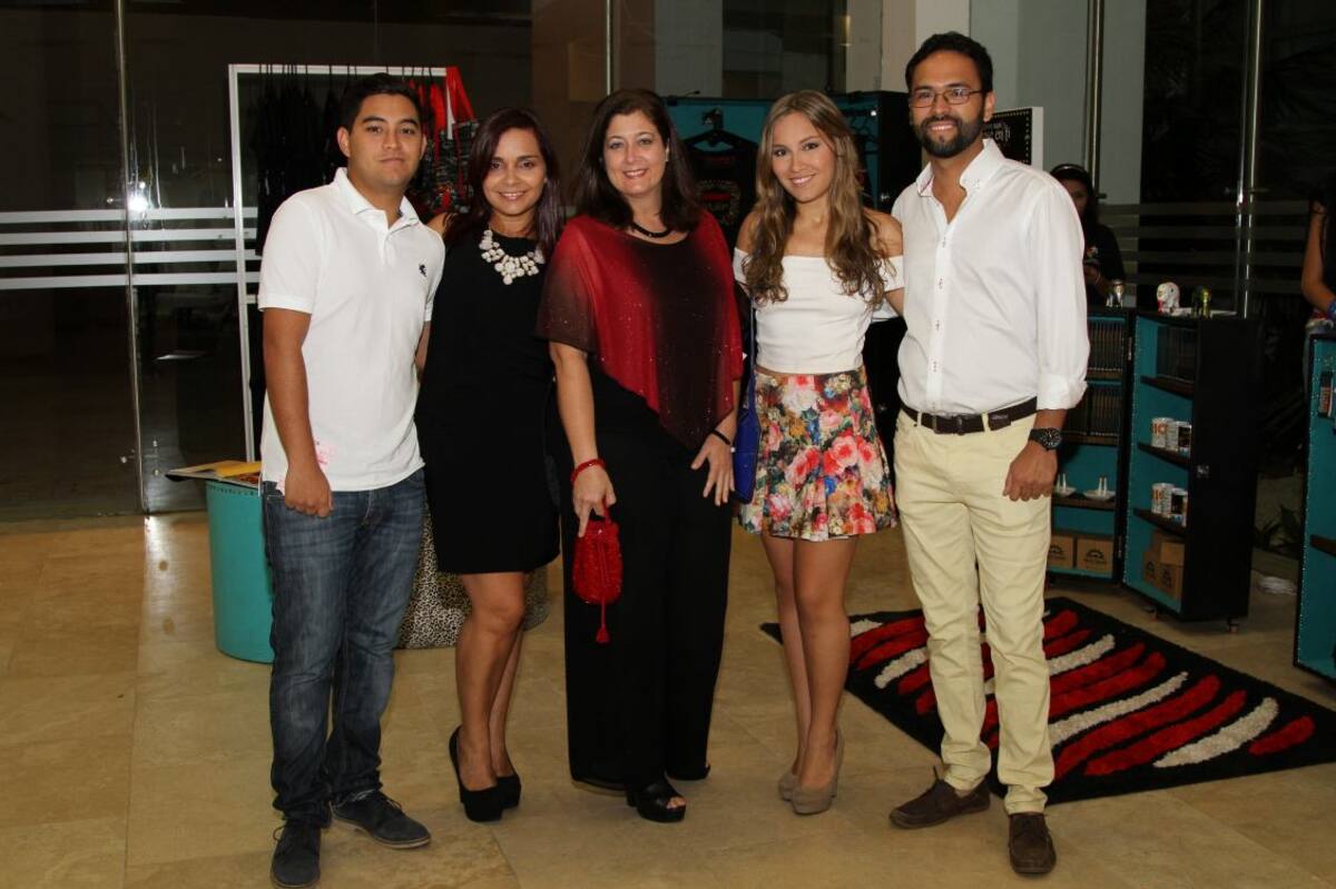 Juan Felipe Otálora, Martha Lucía Barreto, Niurka Rignack, María Camila Otálora y Julio Castillo.