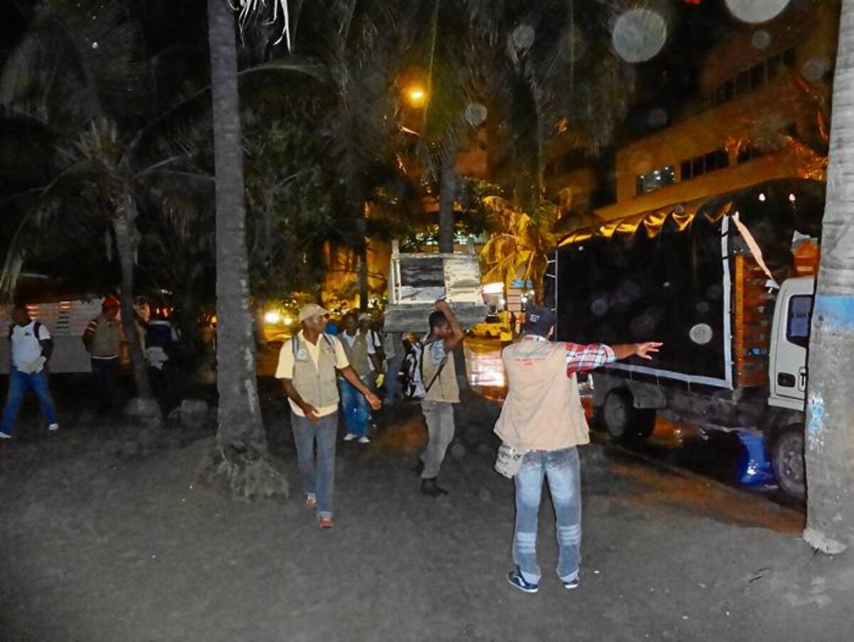 Las ventas ambulantes que el Distrito removió en días pasados, reaparecieron en los mismos sitios.