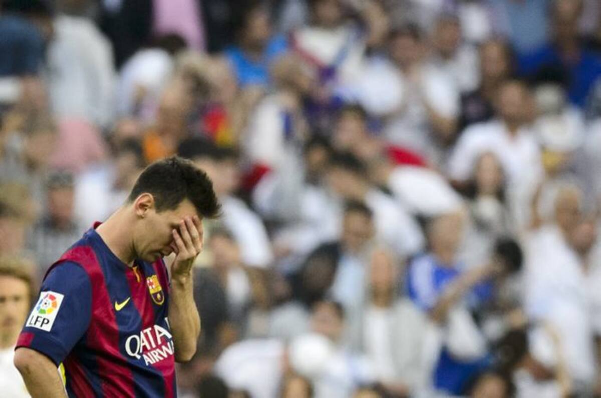 Lionel Messi mostró su frustración tras el clásico. AFP DANI POZO