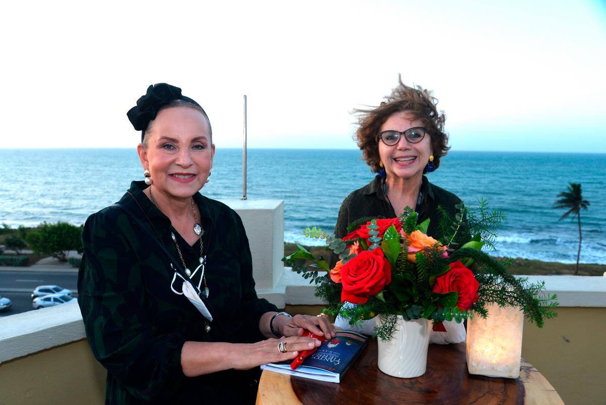 Beatriz De Peralta y Mary Cortés.