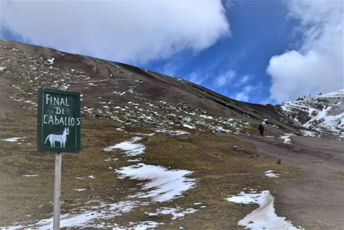 Cratel de "Final de Caballos", camino a la Montaña de los Siete Colores LUIS C. PRADO