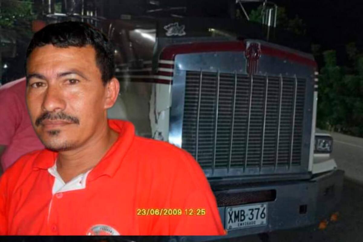 Carpintero que conducía moto pierde la vida arrollado por una tractomula