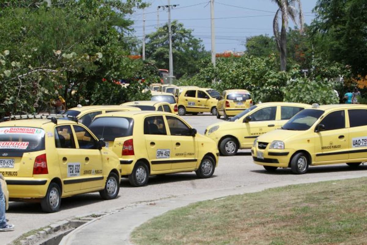 Los ciudadanos se quejan de los constantes abusos en las tarifas por parte de los taxistas. Julio castaño El Universal