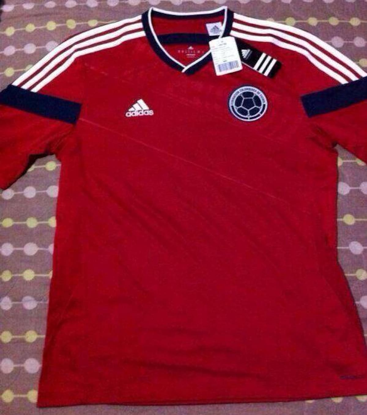 El combinado nacional vistió de rojo por primera vez roja en 1985. Foto tomada de @Comutricolor.
