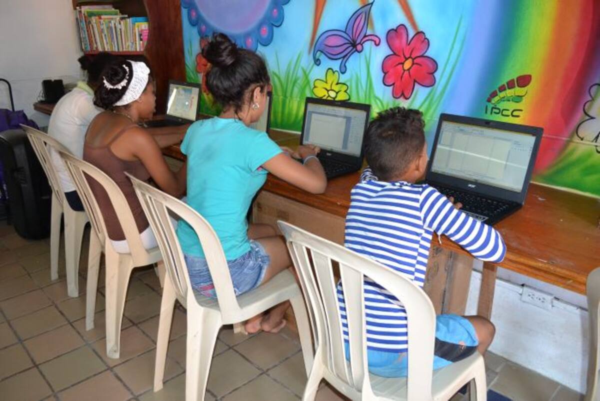 Los niños y jóvenes recurren a este centro en busca de ayuda para sus tareas. CORTESÍA