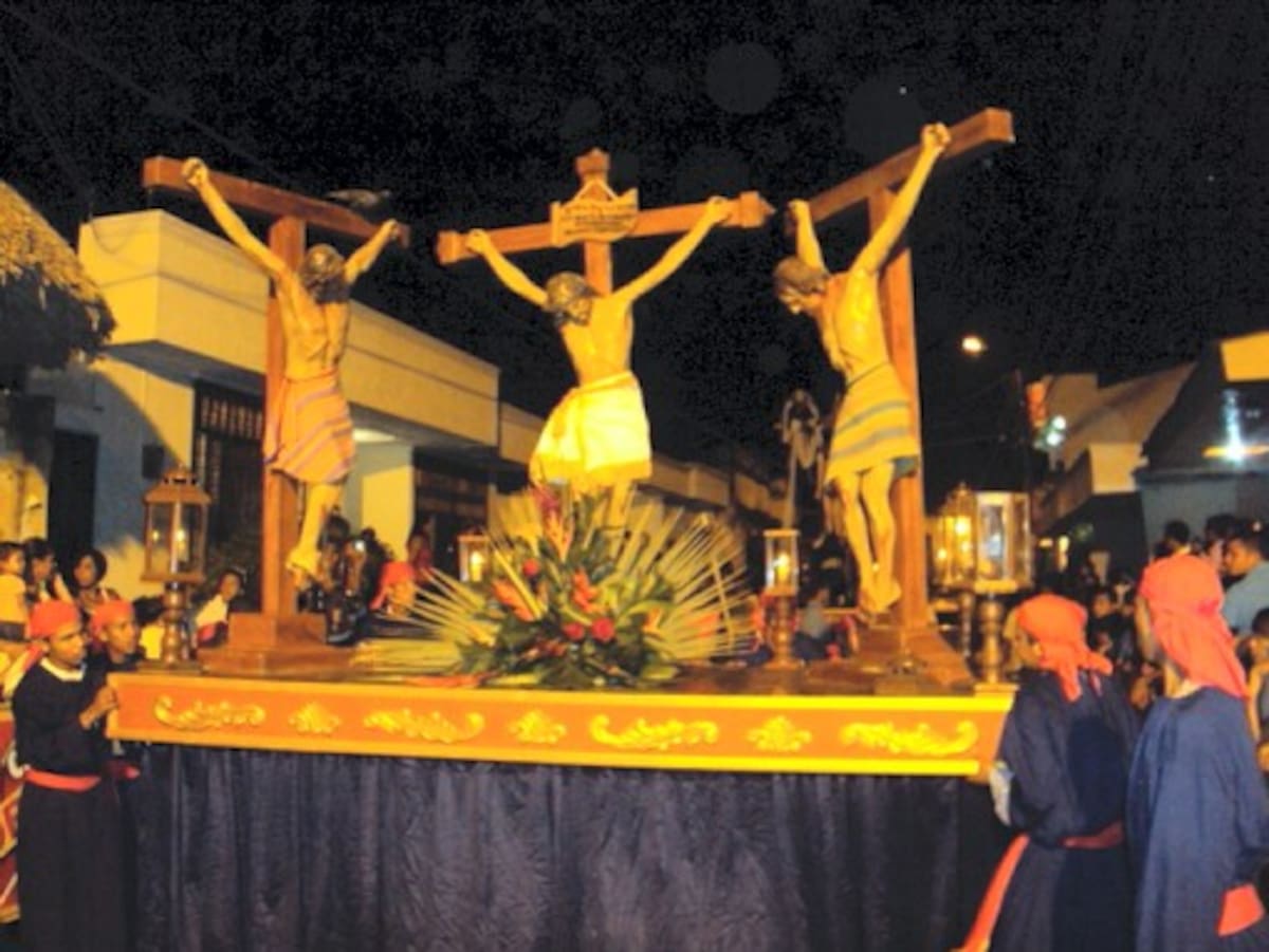 Jesús y los dos ladrones.
