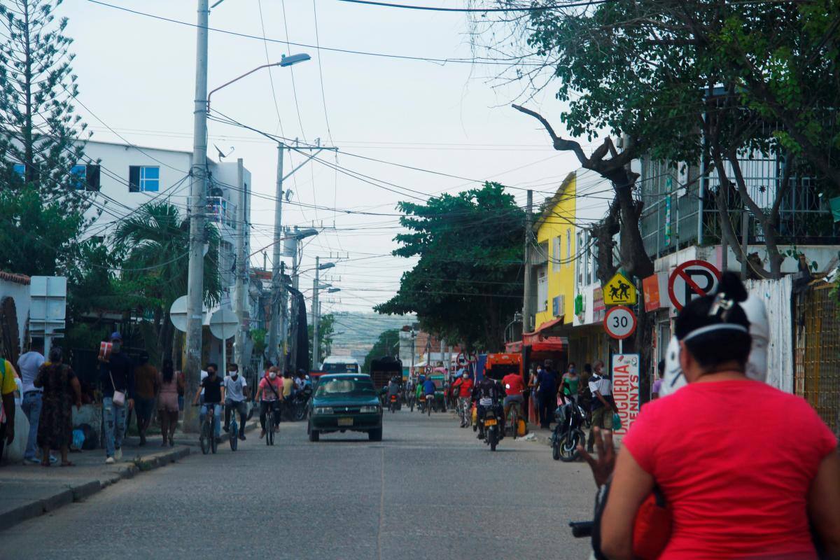 Con pico de botella amenazan a reconocida líder del barrio El Pozón