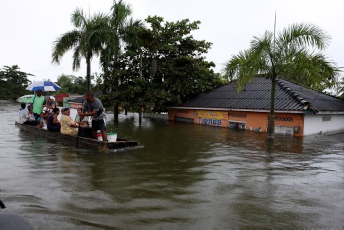 En San Estanislao de Kostka (Arenal), municipio inundado por el Canal del Dique, el agua alcanza casi los dos metros de altura.