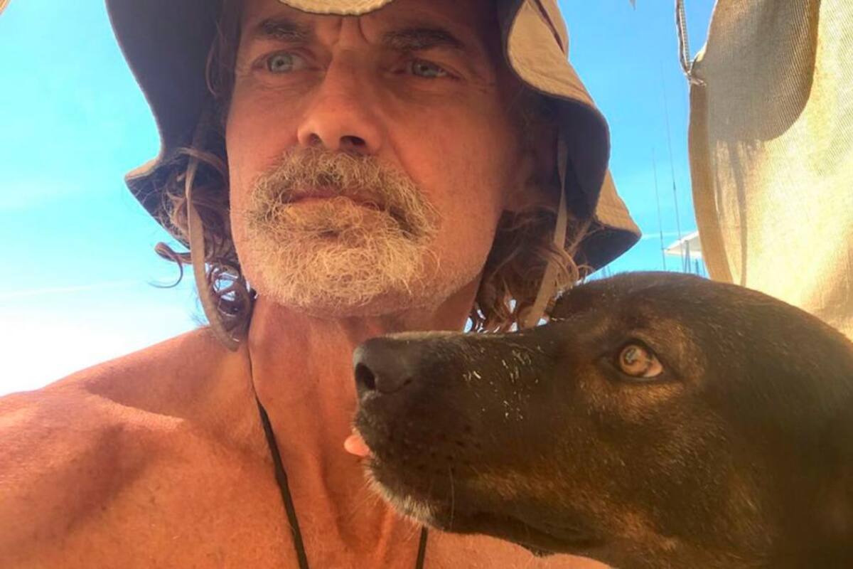 Marinero es rescatado junto a su perra luego de sobrevivir 2 meses a la deriva