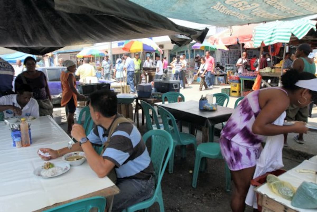 Así luce hoy la Plazoleta Olímpica en el sector de restaurantes callejeros conocido como “La mosca elegante”. AROLDO MESTRE - EL UNIVERSAL