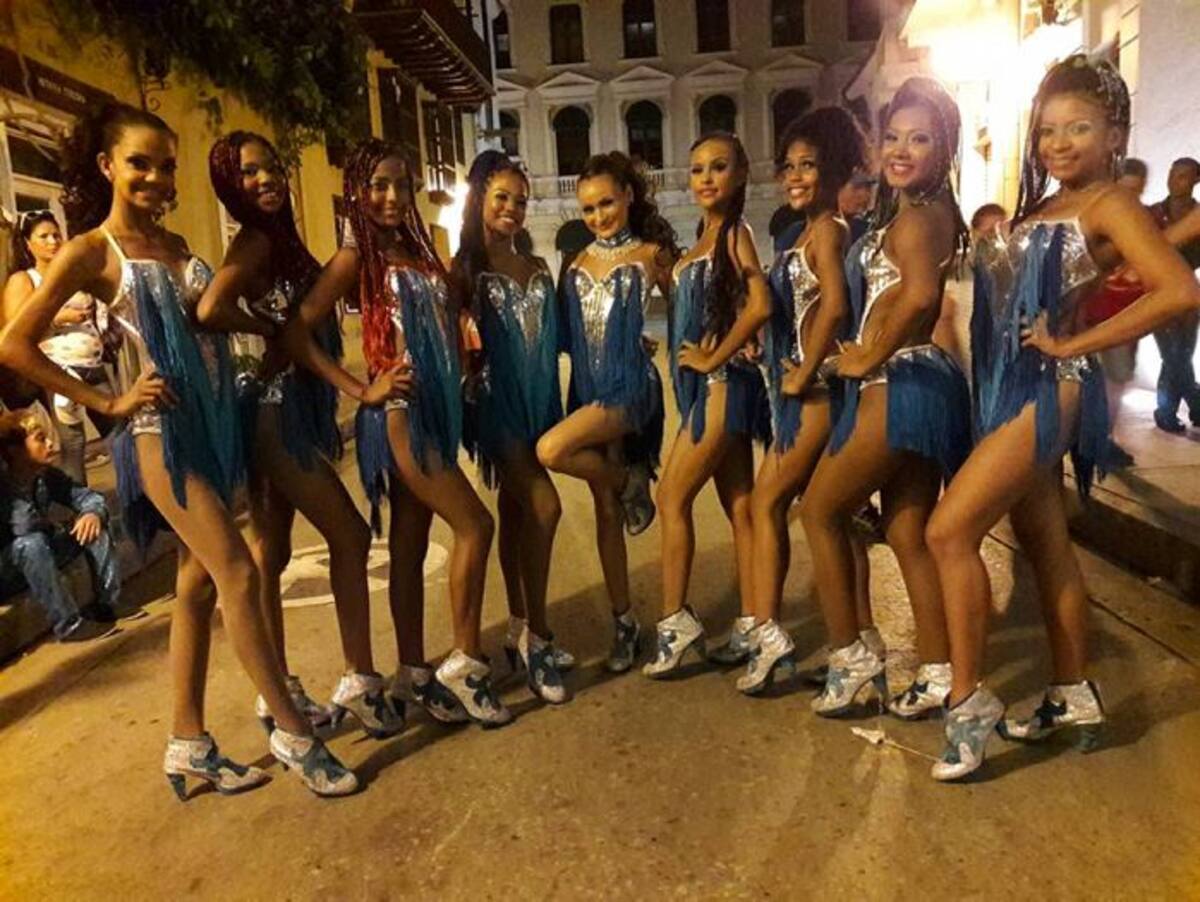 En el desfile de las Fiestas de Independencia de Cartagena. Facebook Swing Latino.