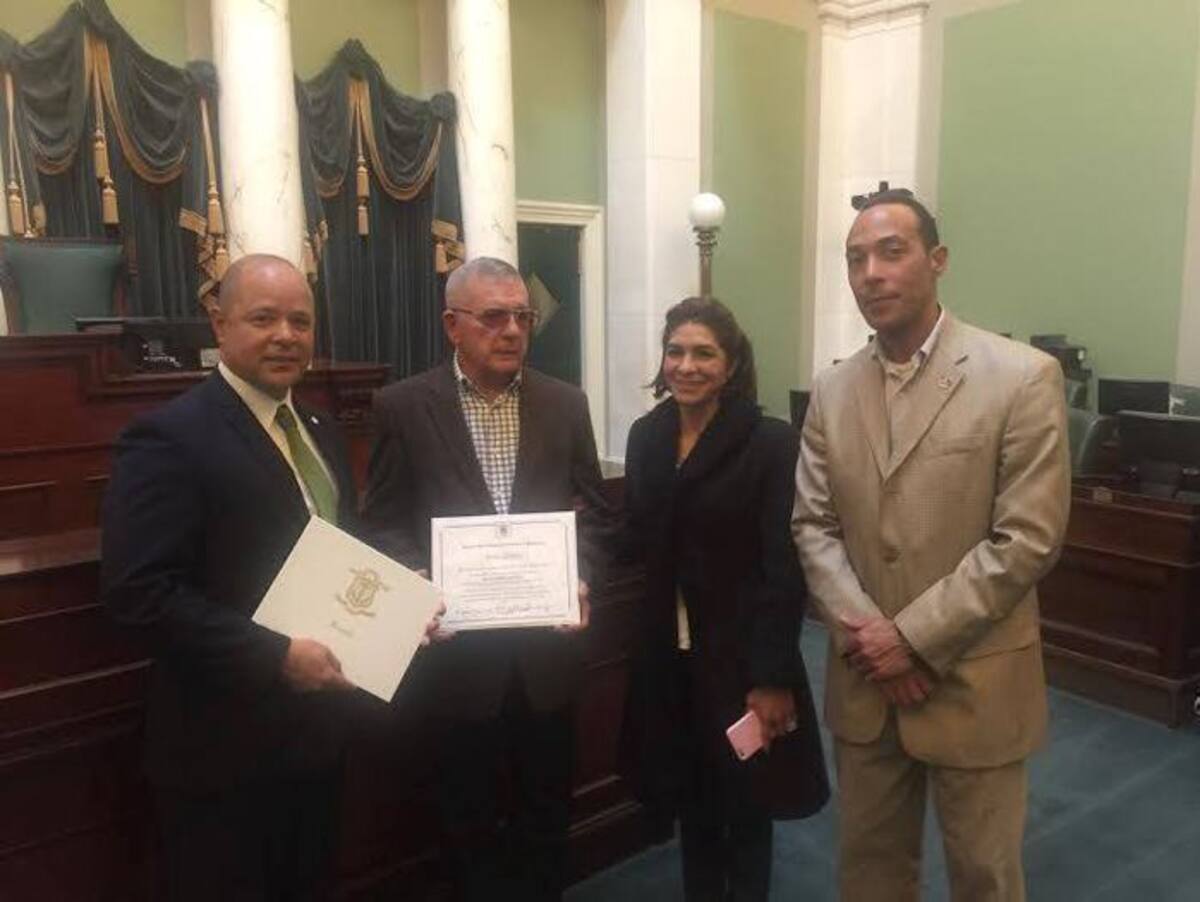 Los fundadores del Colegio Gimnasio Mompiano, Carlos Tinoco Orozco y Adriana Vega de Tinoco, recibieron un reconocimiento especial por su aporte, dedicación y amor a la educación en Cartagena de manos del Senador de los Estados Unidos Juan Pichardo y el Representante a la Cámara John Phillipe Barros, en Rhode Island, Condado de Providence, Estados Unidos.
