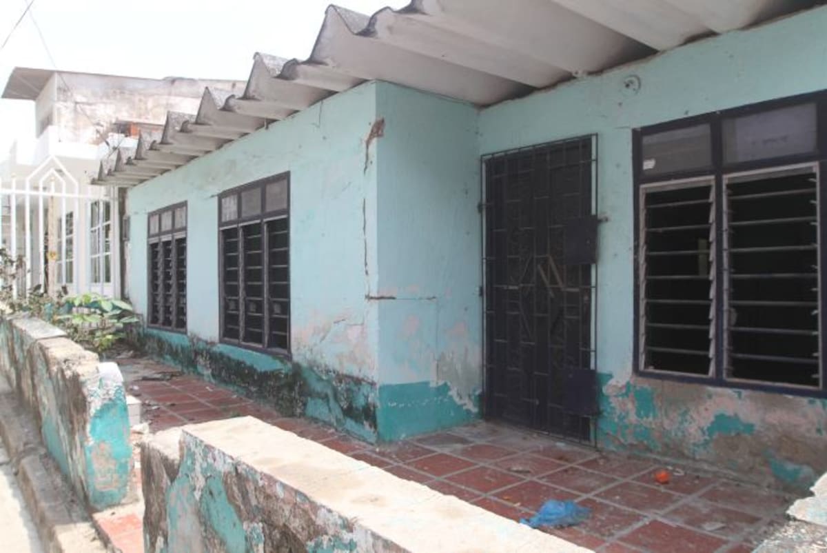 La casa ubicada en la manzana 2 lote 8 del sector Plan 400, se ha convertido en refugio de desconocidos. JULIO CASTAÑO-EL UNIVERSAL