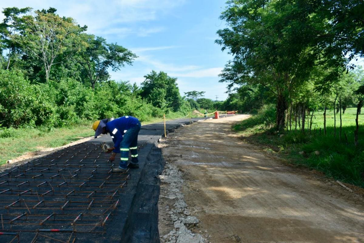 Avanzan obra vial y proyectos productivos en El Carmen