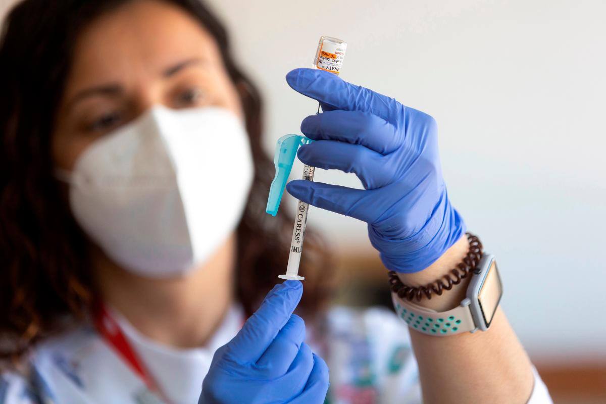 Atención: vacunas originales aún protegen contra las variantes COVID