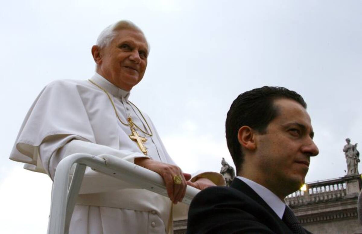 "Paoletto", como llamaban al colaborador más cercano del pontífice, de 46 años, indultado por el Papa en diciembre pasado, perdió la ciudadanía vaticana y recobró la libertad tras haber pasado 18 meses de prisión en una celda del Vaticano por robo de documentos confidenciales. AFP VINCENZO PINTO