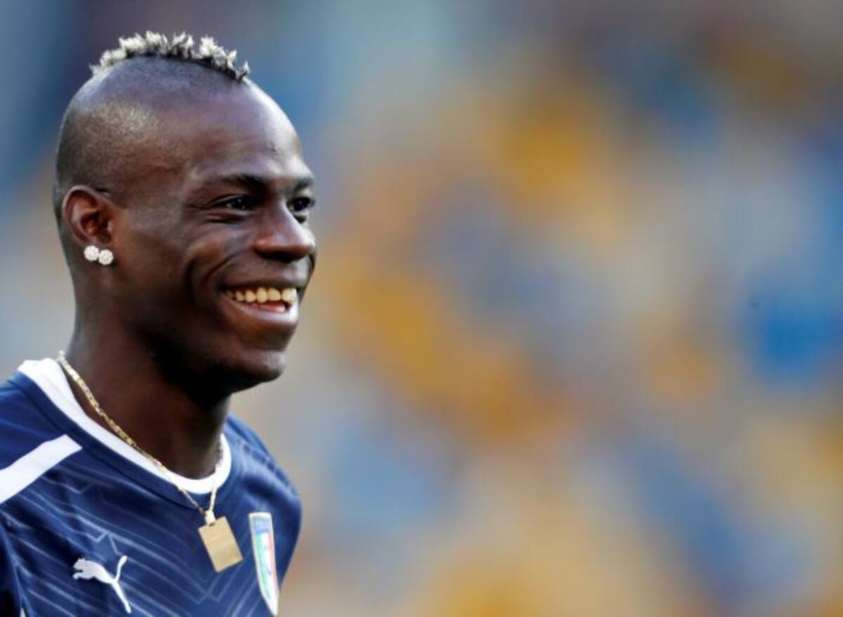 Balotelli encabeza la lista de convocados de la selección italiana de fútbol. AP