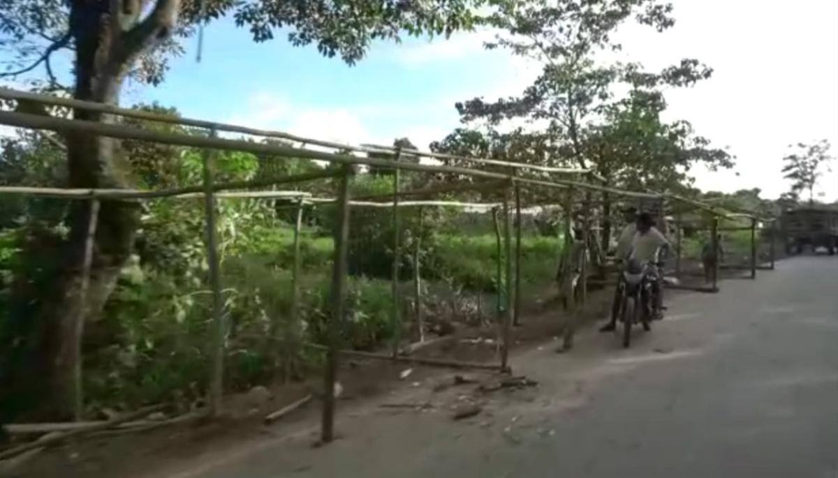 La comunidad está levantando cambuches a orilla de la carretera para resguardarse//Cortesía.