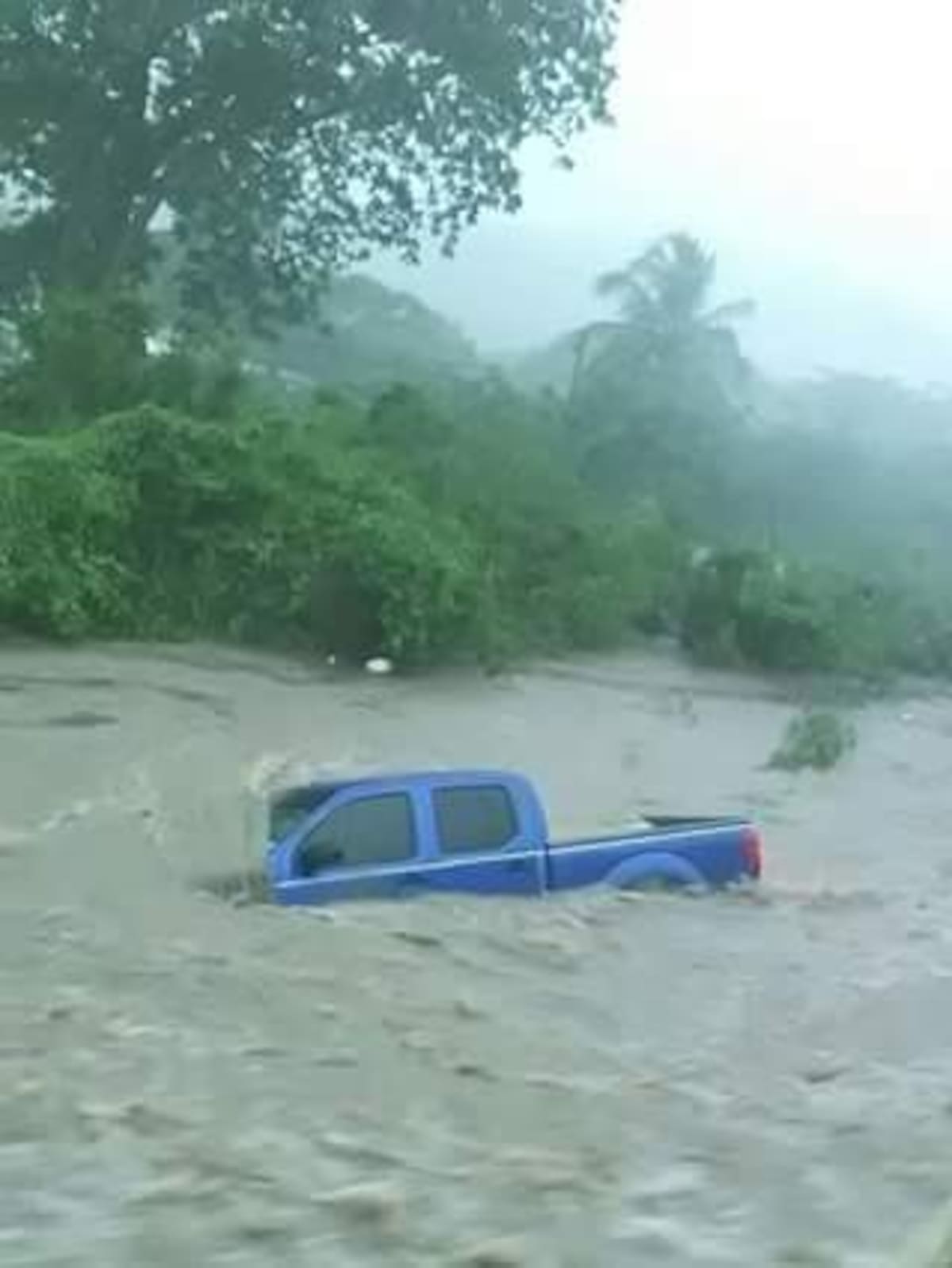 Estas fueron las imágenes que dejó el fuerte aguacero de hoy en Providencia. EL UNIVERSAL
