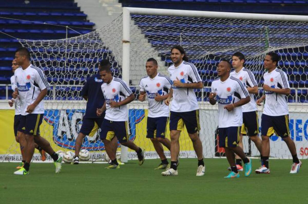 De izquierda a derecha. Falcao García, Fredy Guarín, Macnelly Torres, Aldo Leao Ramírez, Mario Yepes, James Rodríguez, Carlos Bacca, Juan Camilo Zúñiga. JORGE PAYARES . CORTESÍA QHUBO BARRANQUILLA