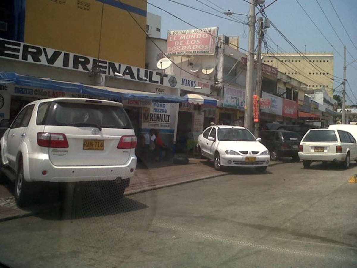 Talleres en andenes: otra forma de invasión del espacio público. CORTESÍA CIUDADANO REPOTERO