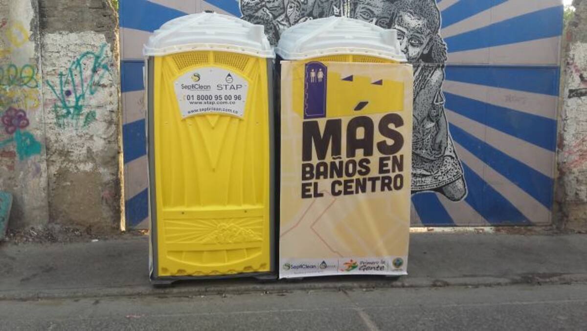 Getsemaní. Los baños inicialmente fueron colocados en la Plaza de la Santísima Trinidad, pero ante el descontento de la gente fueron reubicados unos metros más adelante. //Cortesía.