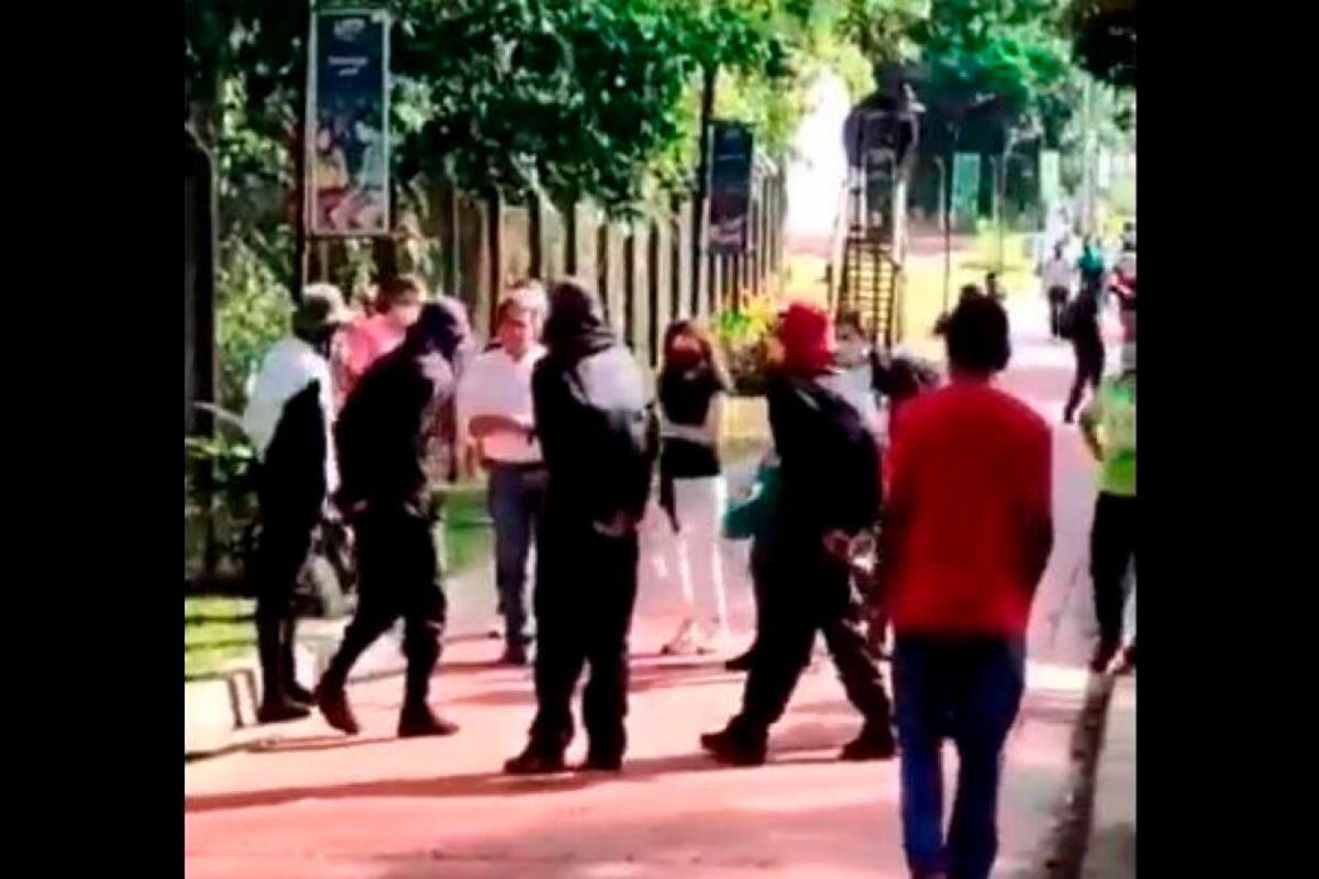 Candidatos presidenciales repudian acto de encapuchados contra Fajardo