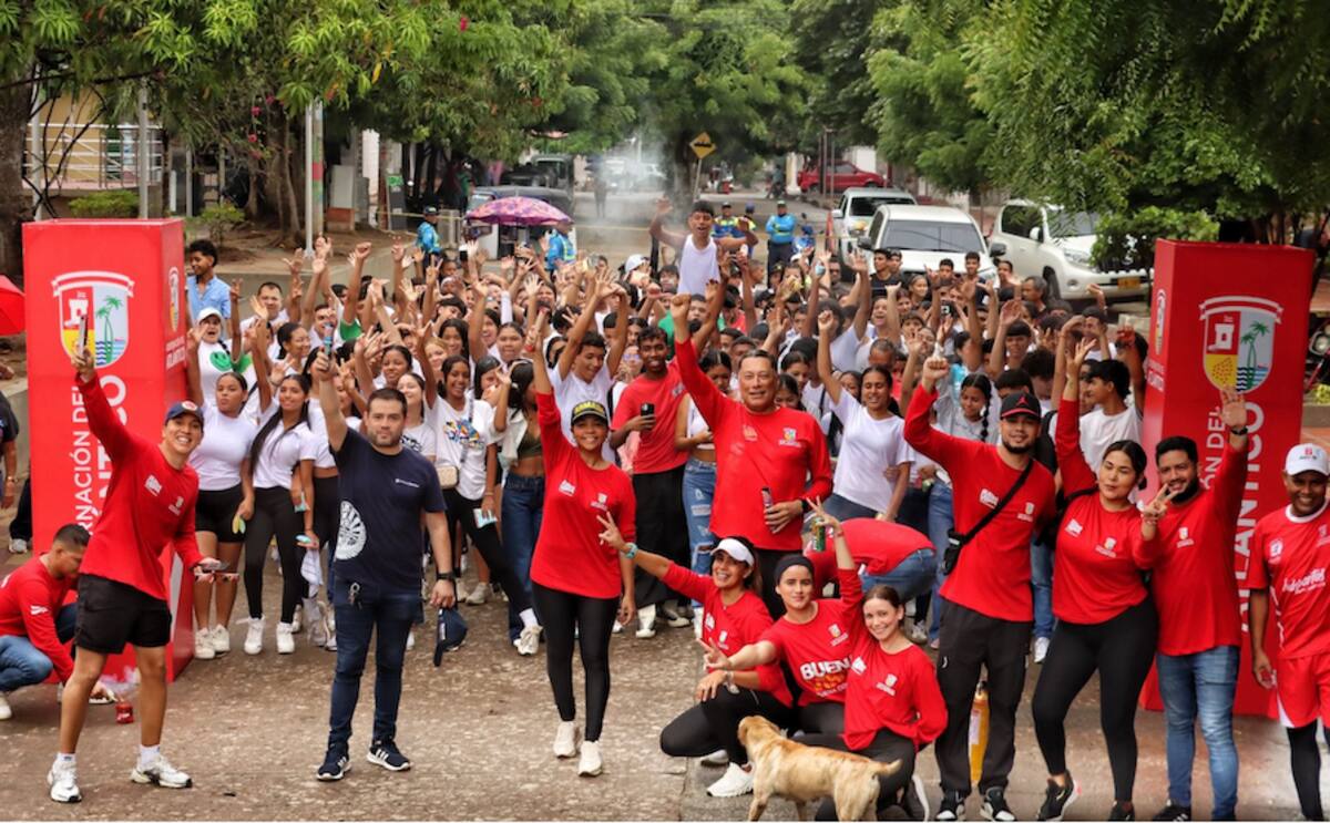Personal de la Gobernación. del Atlántico acompañaron a 700 jóvenes en la primera edición del ‘Vibra Run’, que se celebró en Baranoa.//Cortesía.