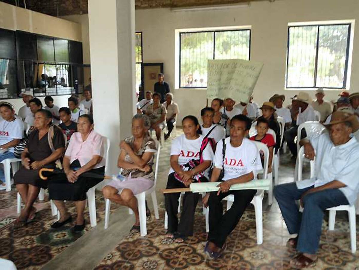 Los adultos mayores se concentraron después de la marcha para debatir sobre sus necesidades. LILA LEYVA VILLARREAL, CORRESPONSAL EL UNIVERSAL