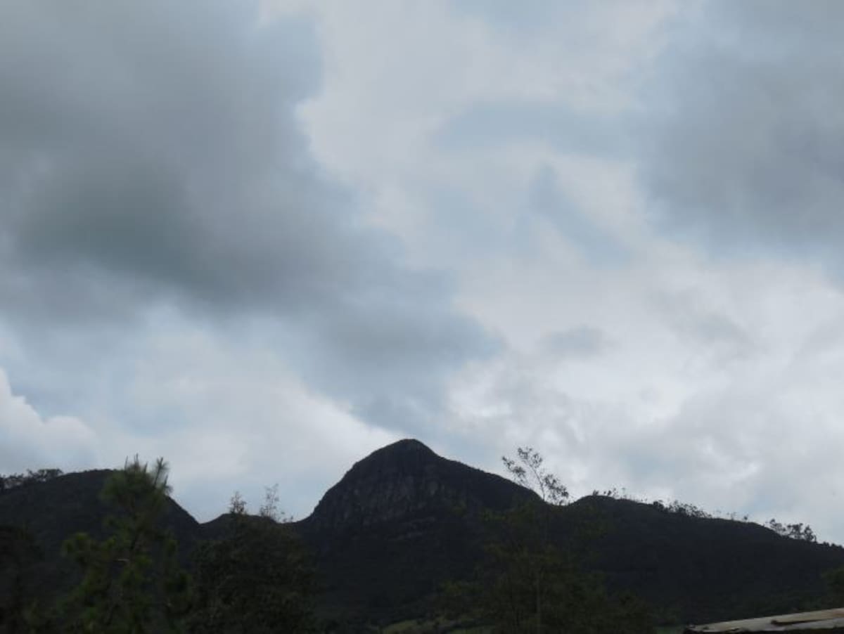 Cerro de Juaica con su peña sagrada en Tabio, lugar ceremonial de los Muiscas. Gustavo Tatis-El Universal