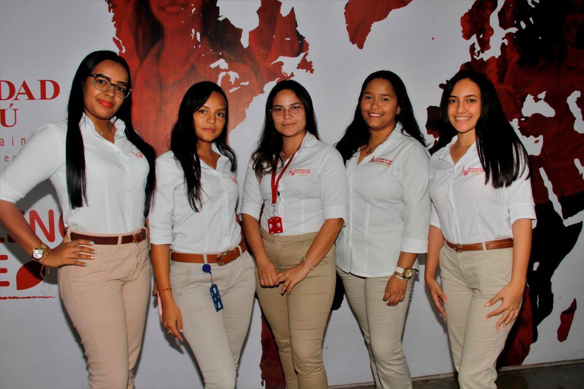 María José Hoyos, Audith Velásquez, Sheila Marcela Barros, Andrea Camila Parodi y Natalia Sofía Junieles.