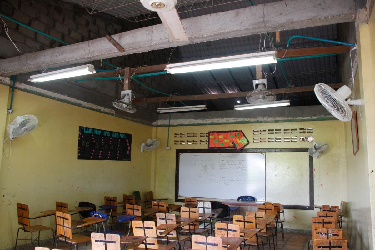 En la IE de La Boquilla están esperando arreglos en los techos y paredes.//Luis E. Herrán - El Universal