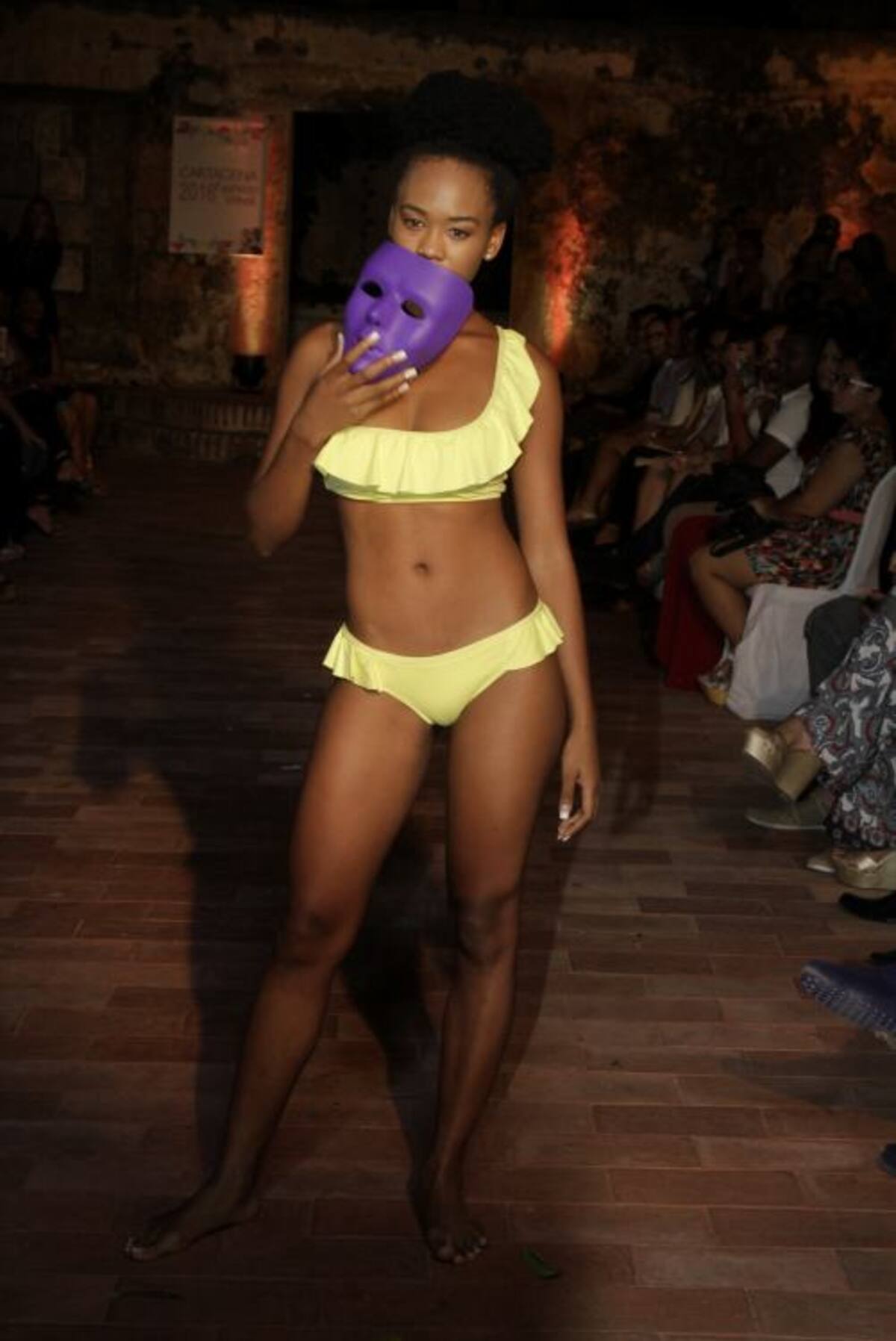 Una modelo en pasarela durante la clausura del Cartagena Fashion Week. KAILLINE GIRALDO - EL UNIVERSAL