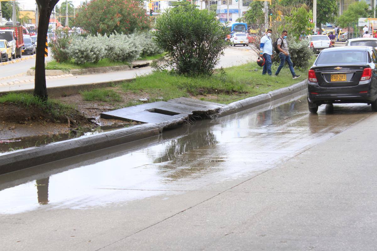Frente a Los Alpes queda una gran cantidad de agua empozada.