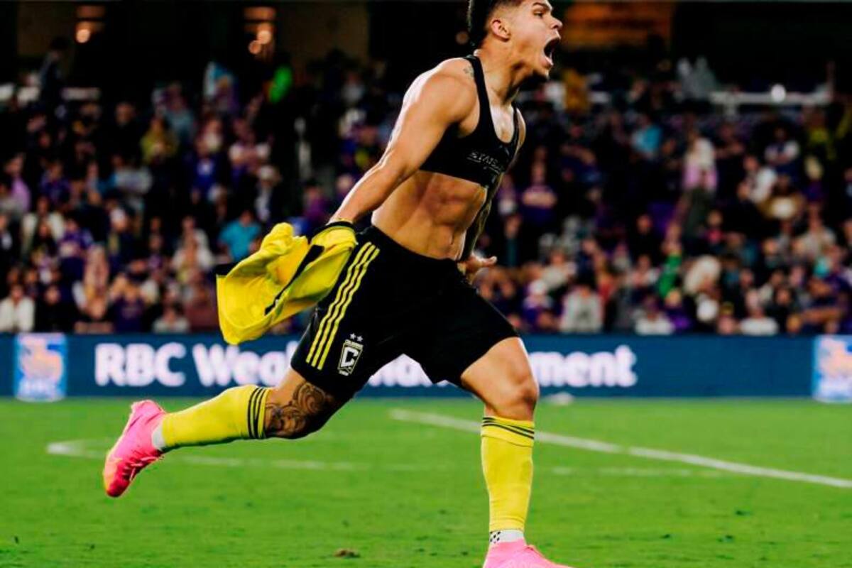 Video: Cucho Hernández la clavó desde la mitad de la cancha en la MLS