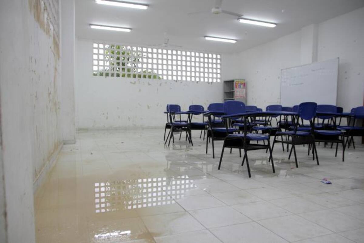 En Sectores Unidos de Mercedes Ábrego, el agua se cuela por doquier. luis herrán