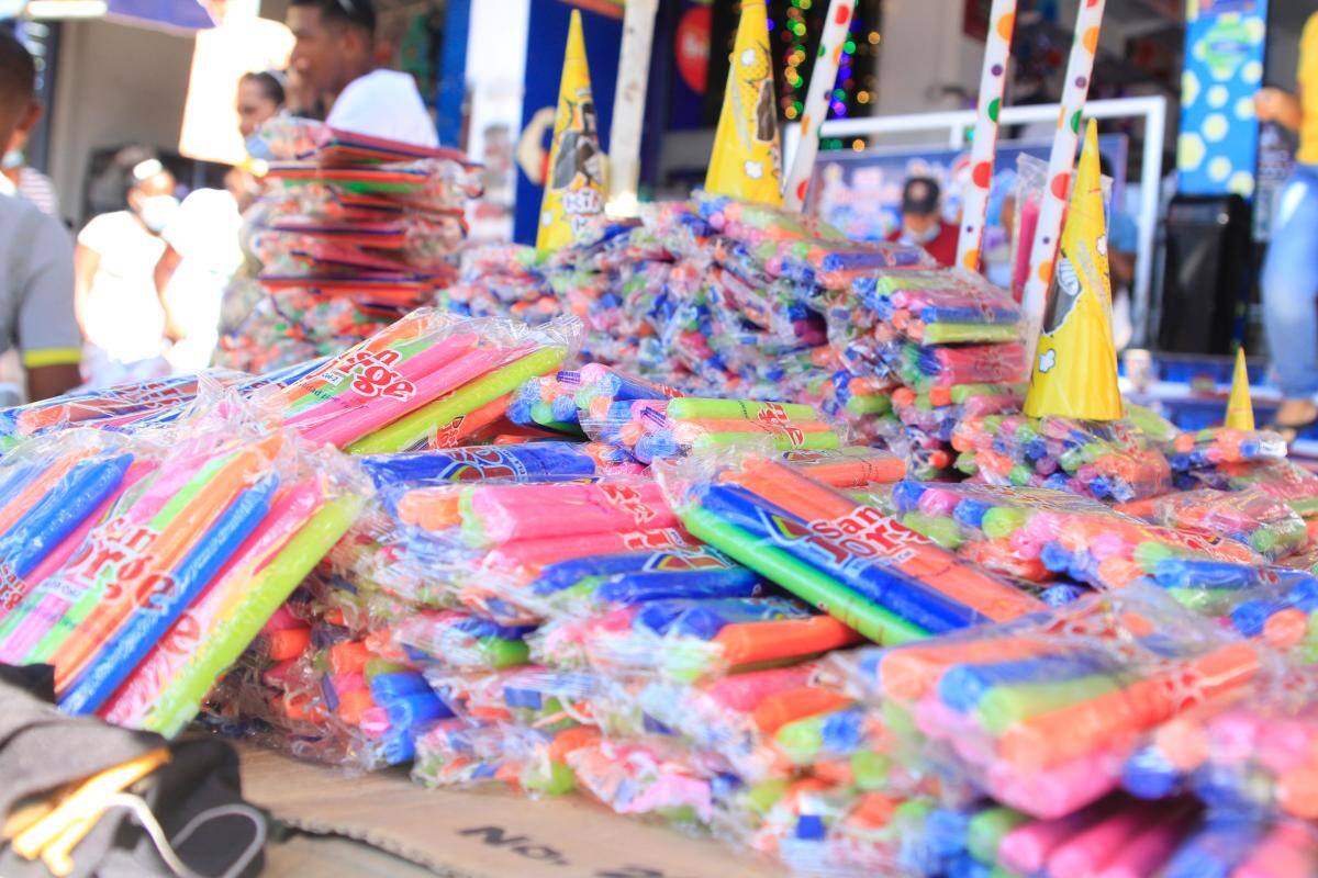 “Qué velas tan caras”, cartageneros durante el Día de las Velitas