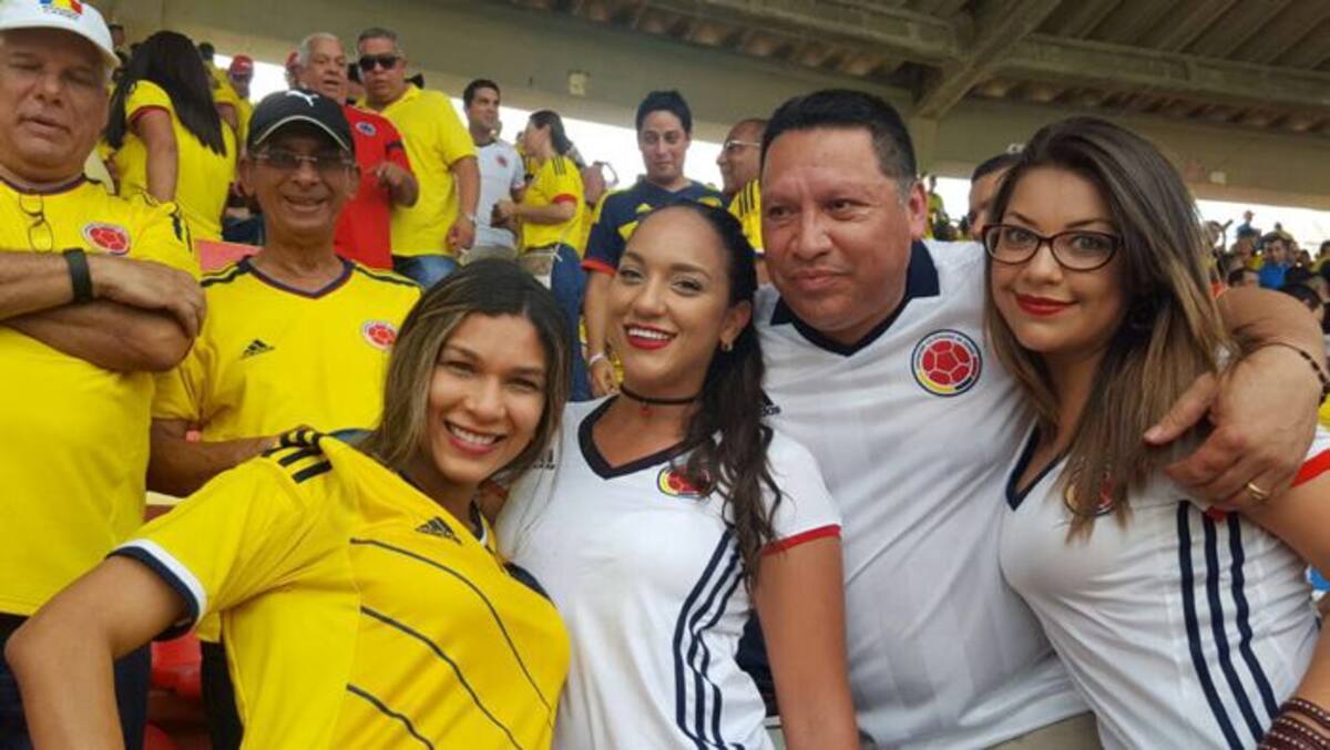 Lectores de El Universal enviaron fotos donde se observa al alcalde en el estadio Metropolitano de Barranquilla. CORTESÍA