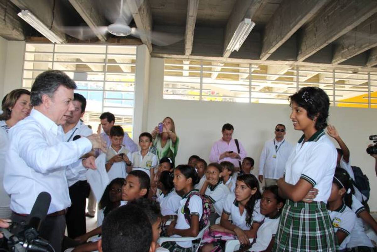 Los estudiantes interactuaron con el mandatario. ALEXANDRA MARÍA CLAVIJO GUERRA - ELUNIVERSAL.COM.CO