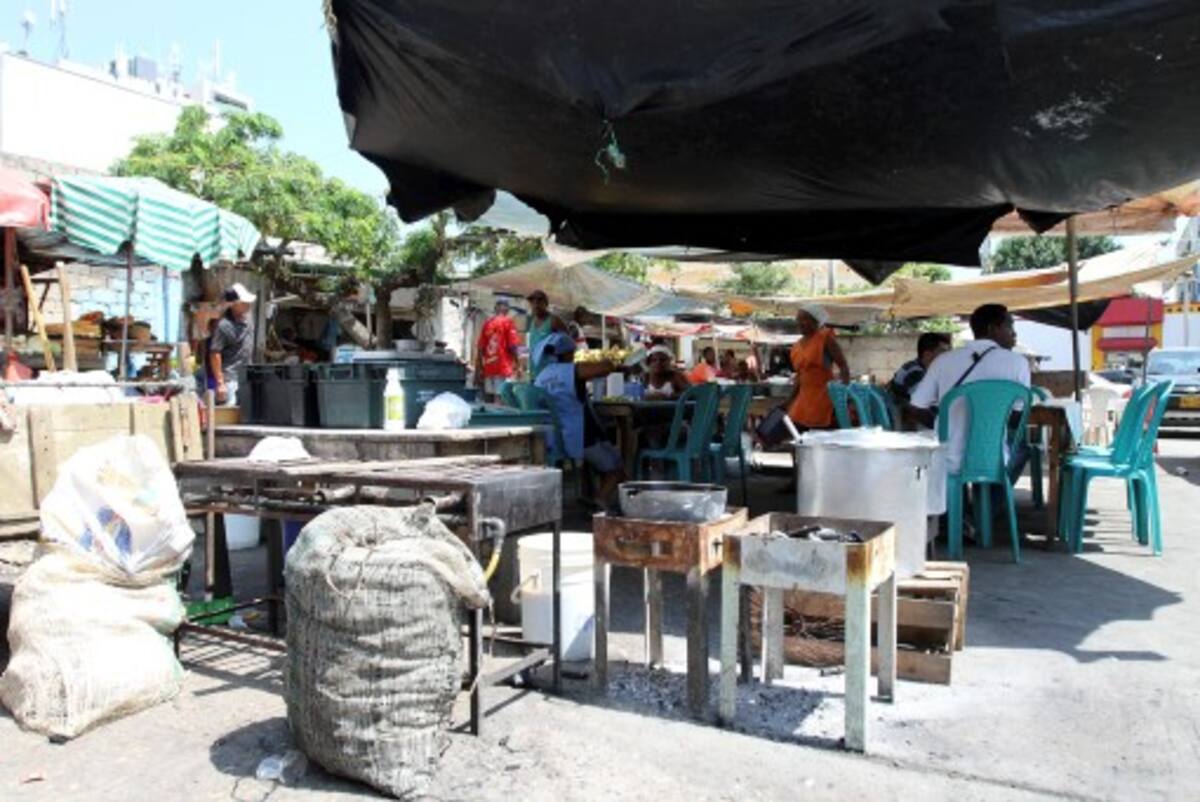 Así luce hoy la Plazoleta Olímpica en el sector de restaurantes callejeros conocido como “La mosca elegante”. AROLDO MESTRE - EL UNIVERSAL
