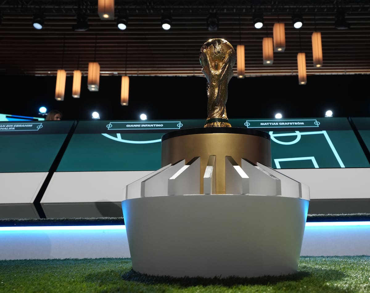 El trofeo que se llevará el campeón de la edición 23 de Mundial durante El Congreso número 76 de la FIFA. //Foto, EFE: BOB FRID