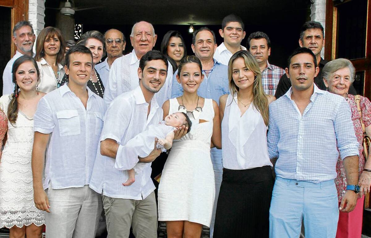 Mario Barbur, Diana Osorio, Zulay Barbur, Kallil Barbur, Hannia Barbur, Carlos García, Pedro García, Kalil Barbur, Carlos Solá, Silvana Sanfeliu, Eduardo Espinosa, Ricardo Barbur, Adriana García, Antonella Barbur, Natalie Carmona, Jorge Barbur y Alba García. Maruja Parra /El Universal/
