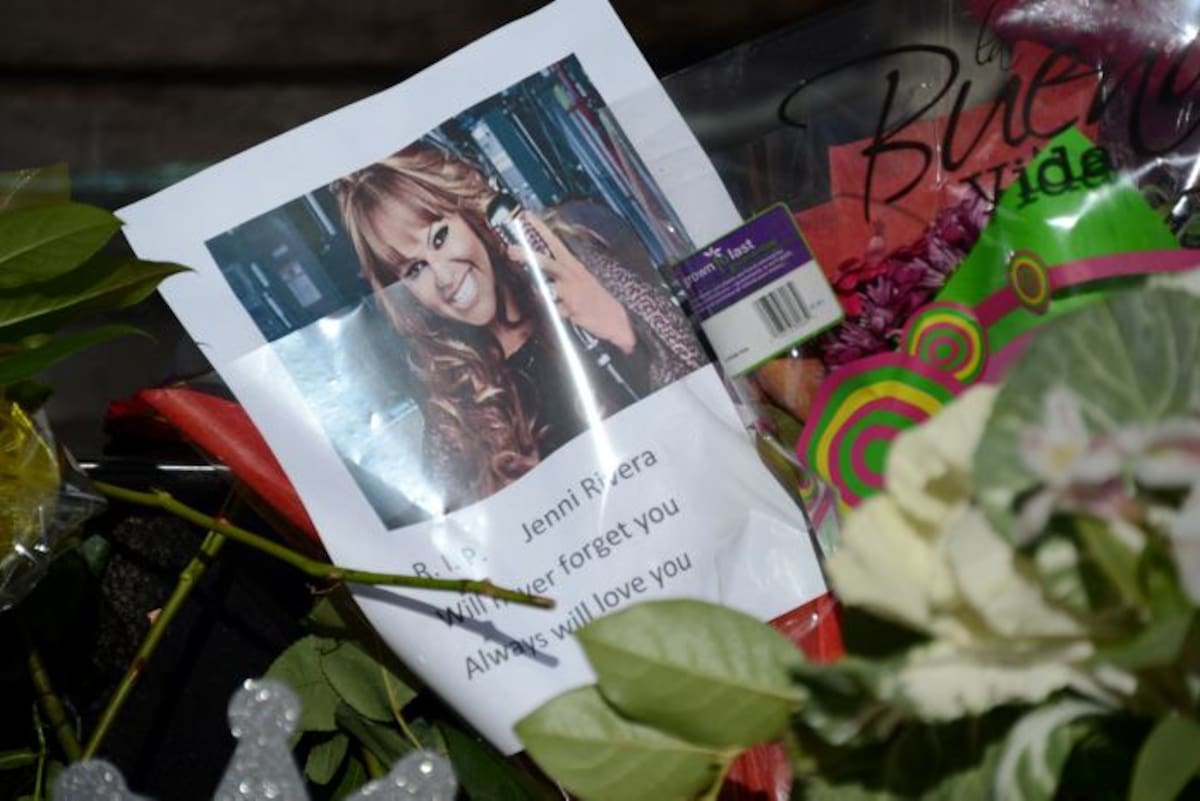 Seguidores lamentan la muerte de Jenni Rivera AFP