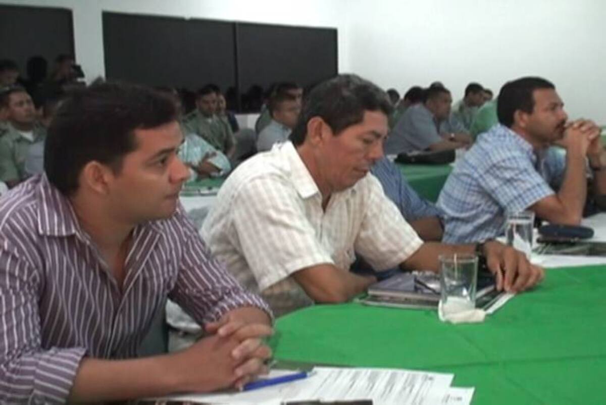 Alcaldes y Policía analizan seguridad en los municipios.