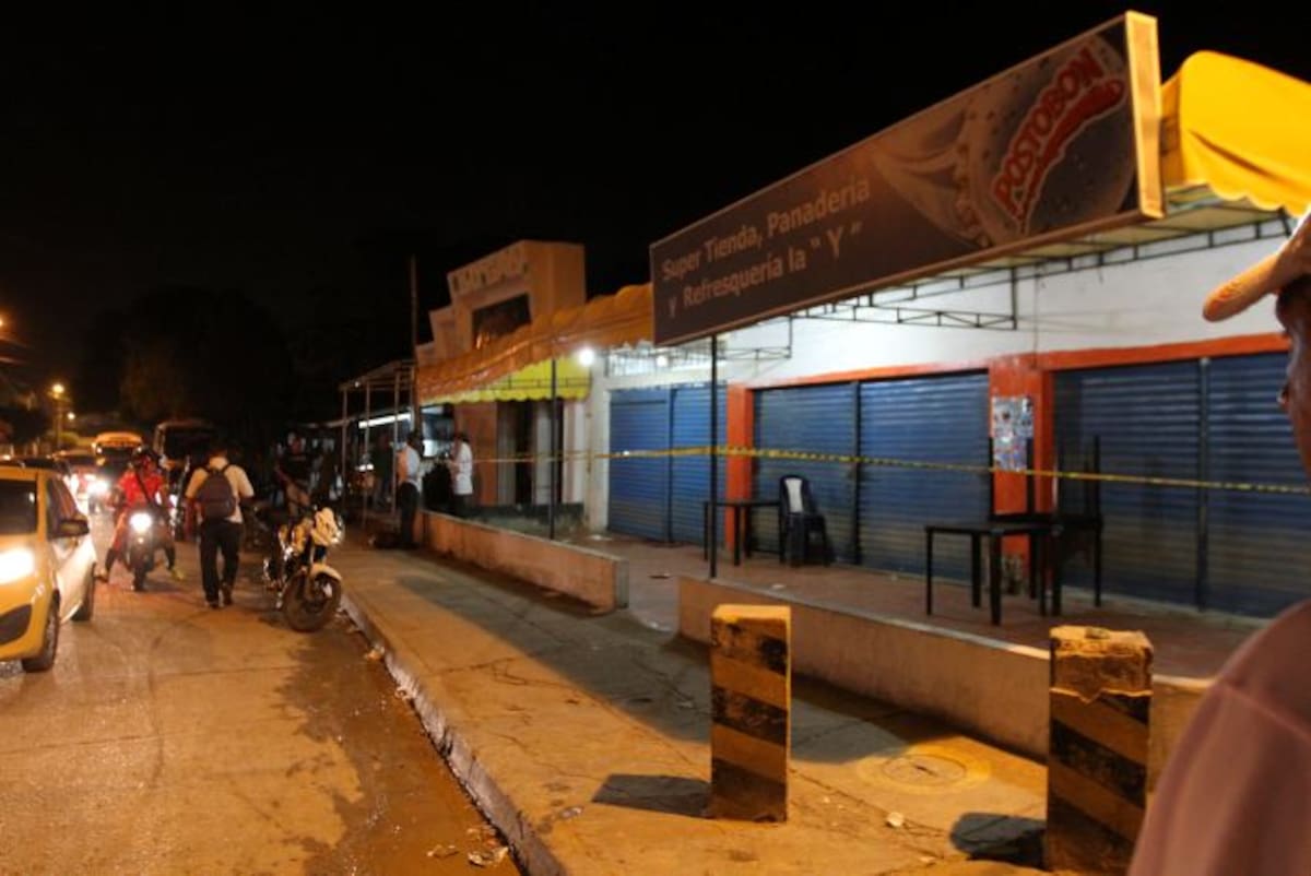 El hecho ocurrió en la tienda La Ye, en la calle El Mamón de El Bosque. Los móviles se desconocen.