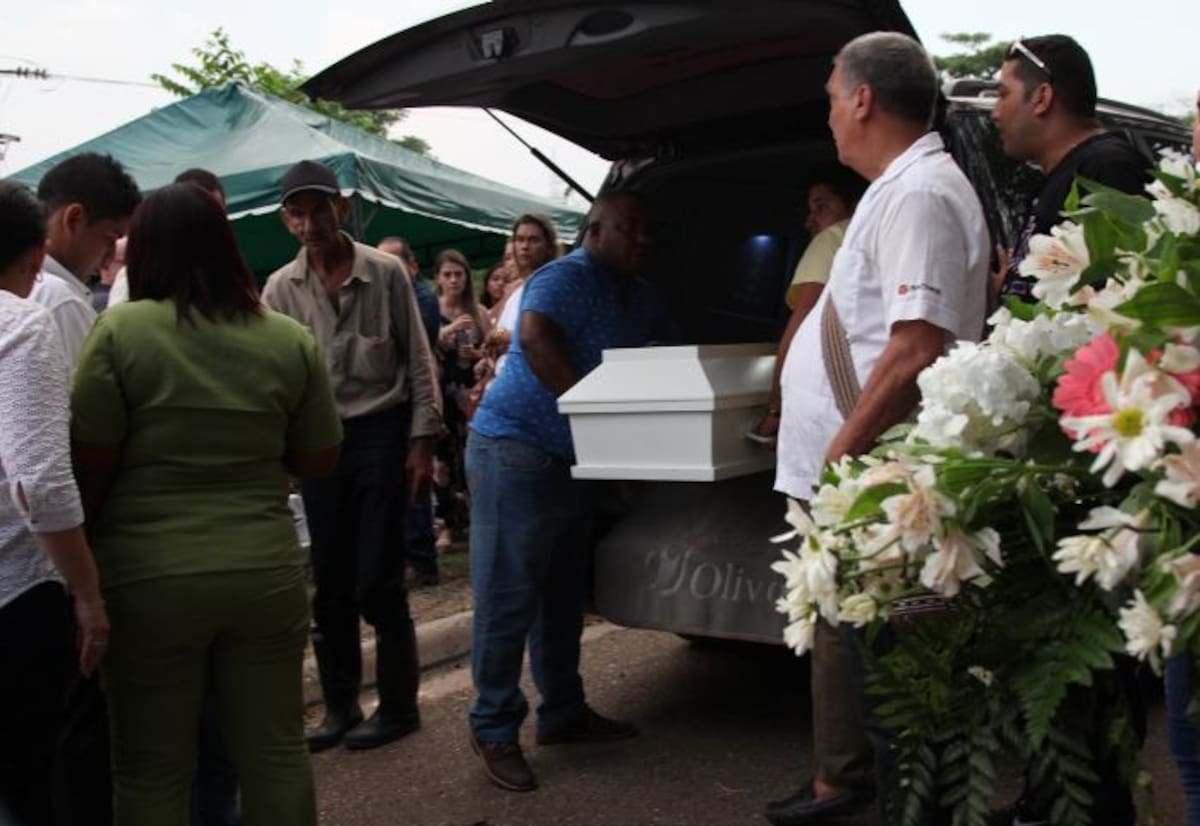 El sepelio de la menor de 4 años se hizo ayer, a las 5 de la tarde, en el cementerio Jardines de Paz. Antes, el cuerpo fue velado por cuatro horas en la funeraria Los Olivos.