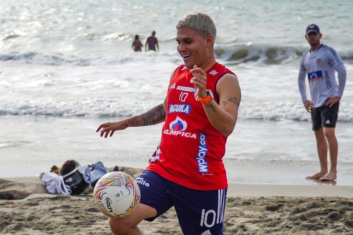 'El Bolillo' aclara el supuesto problema que tuvo con Juanfer Quintero
