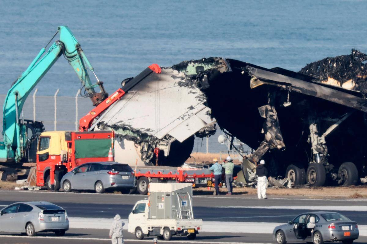 Cancelan más de 400 nuevos vuelos tras el accidente en el aeropuerto de Tokio