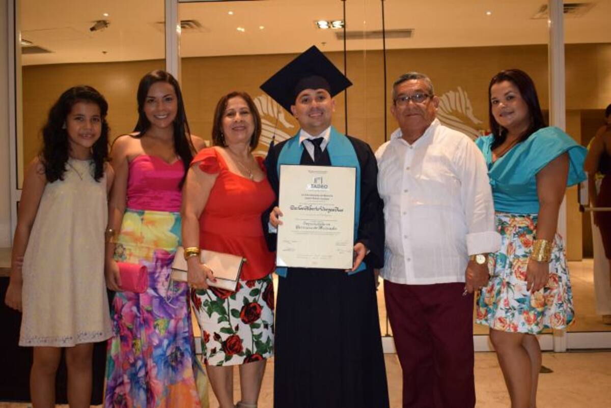 Luisa María Vargas, María José Santiago, María Victoria Díaz, Carlos Alberto Vargas, Alberto Vargas y Angélica Vargas. CORTESÍA